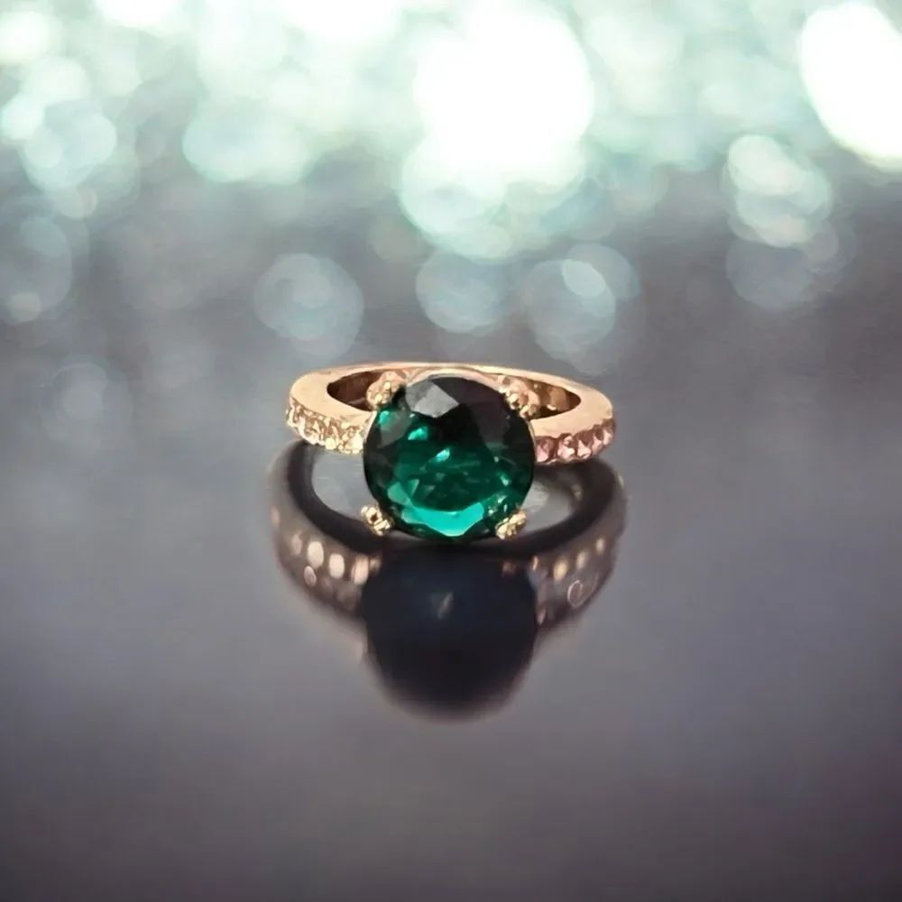💎2/$30💎 Emerald Color Cubic Zirconia Gold Tone Cocktail Ring Size 6